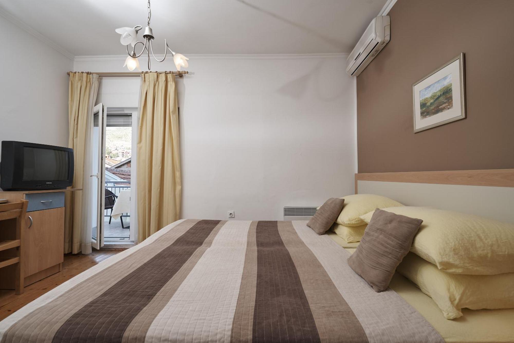 Pansion Rose Hotel Mostar Bagian luar foto