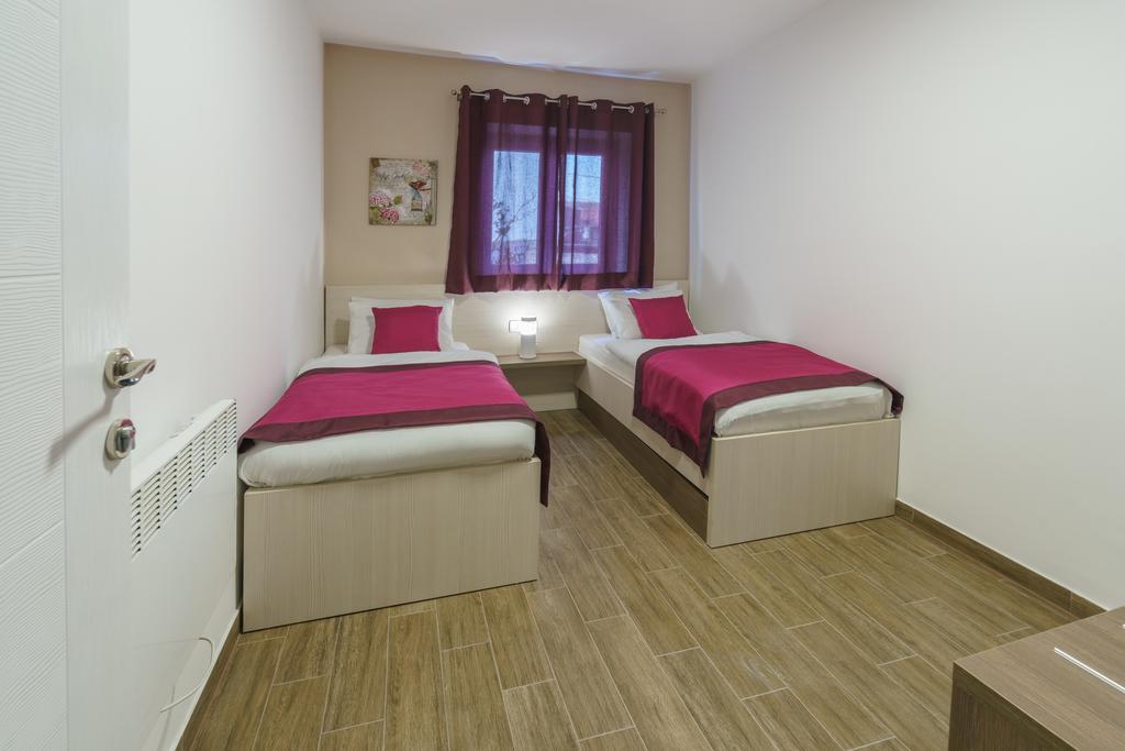 Pansion Rose Hotel Mostar Bagian luar foto