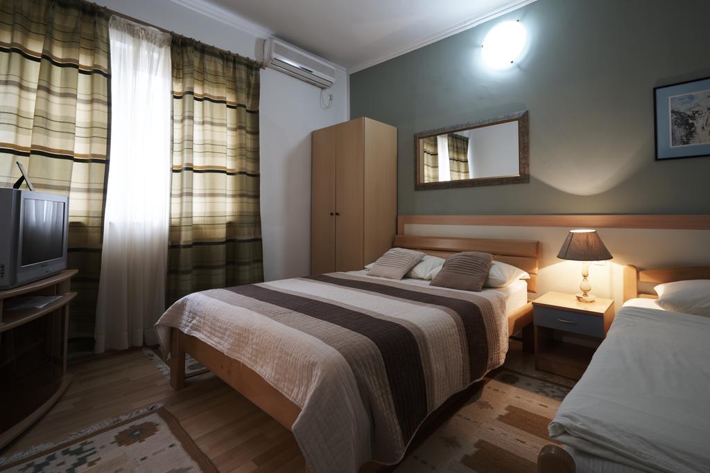 Pansion Rose Hotel Mostar Bagian luar foto