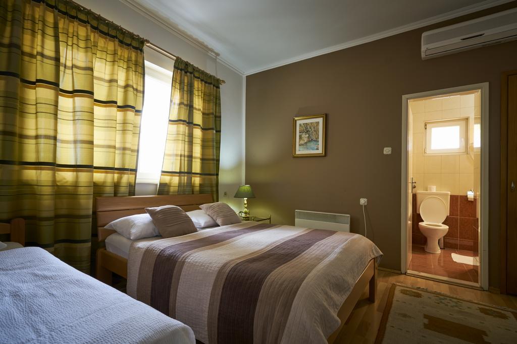 Pansion Rose Hotel Mostar Bagian luar foto