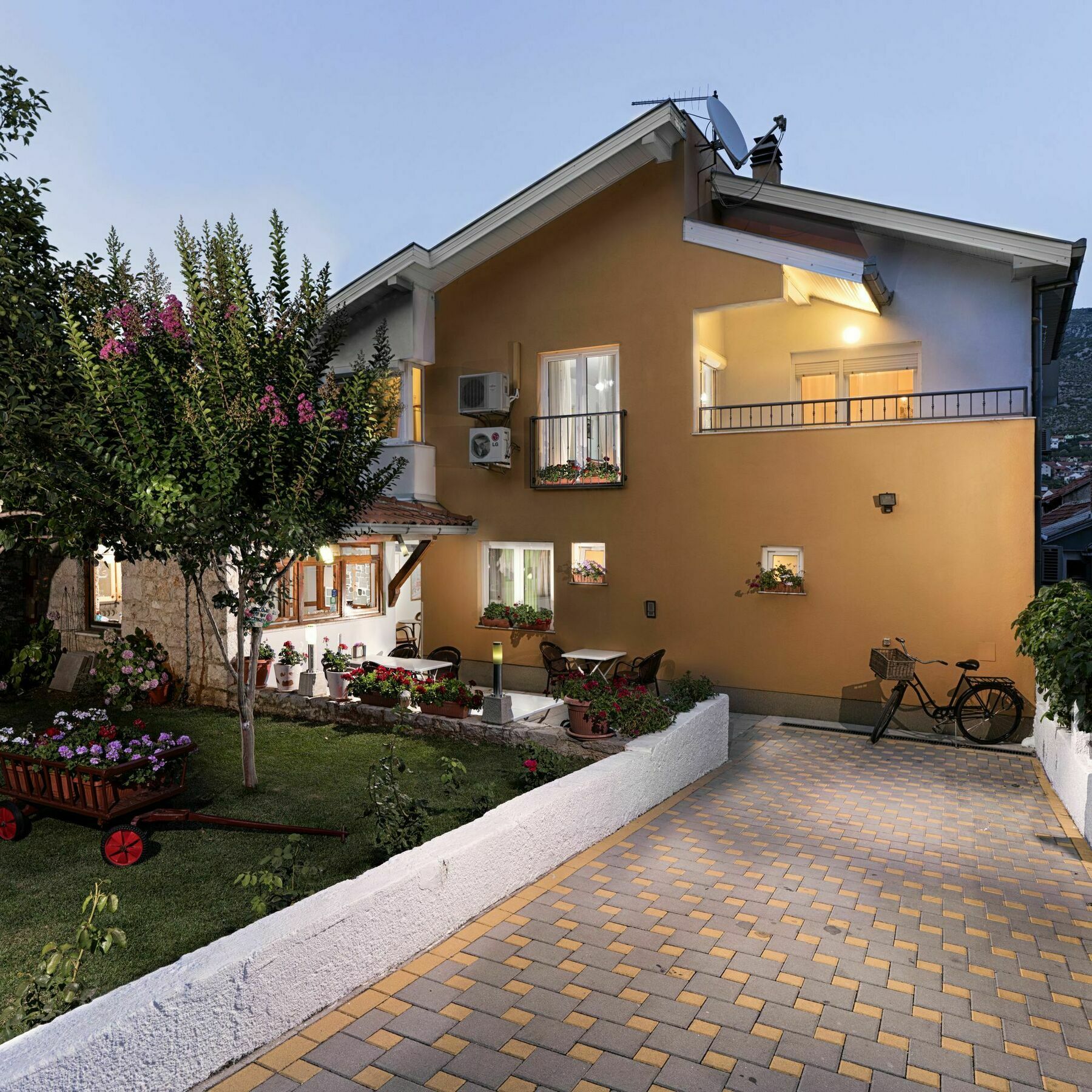 Pansion Rose Hotel Mostar Bagian luar foto
